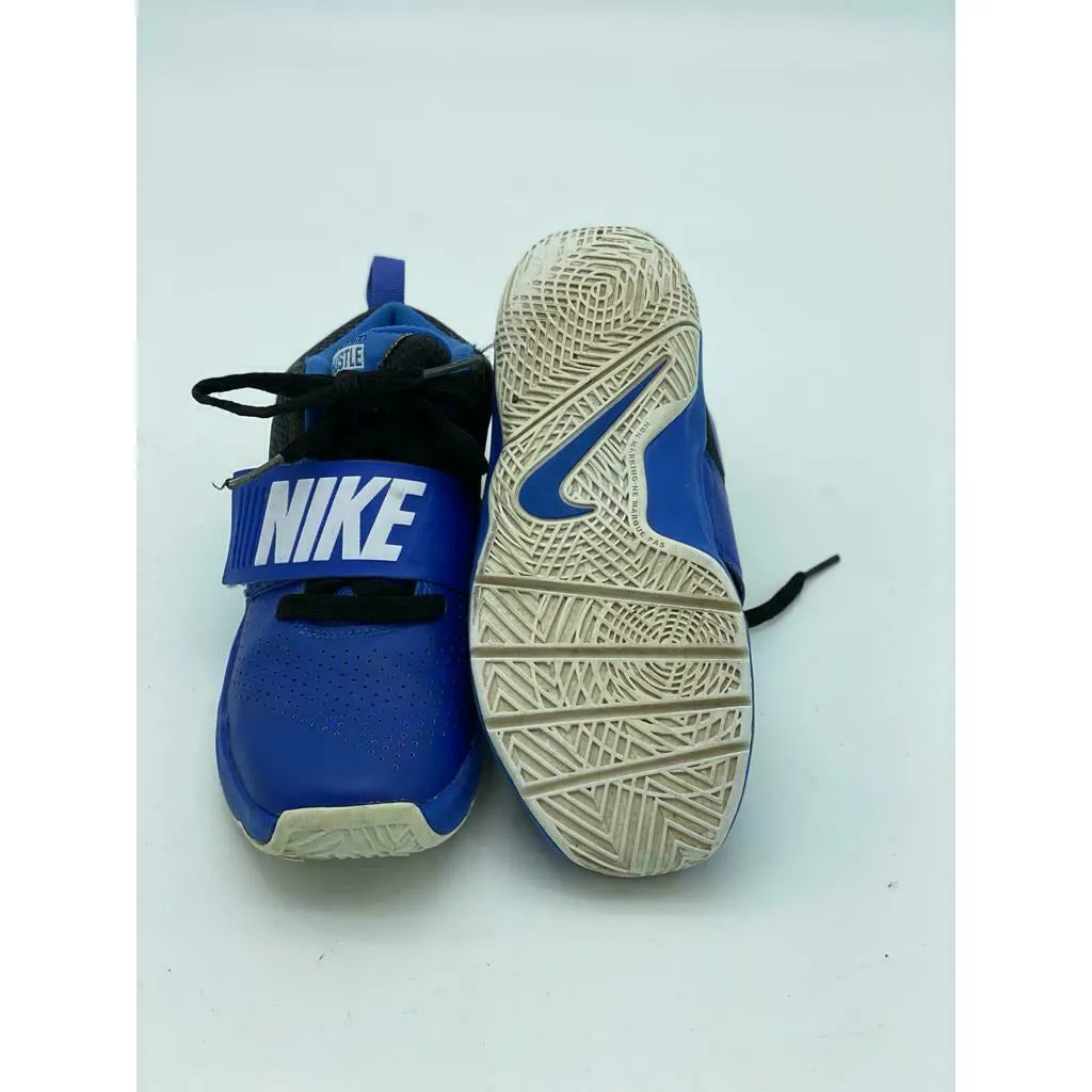Nike Team Hustle D8 Boys Basketball Shoes Royal Blue White Black Top Strap Sz 1Y