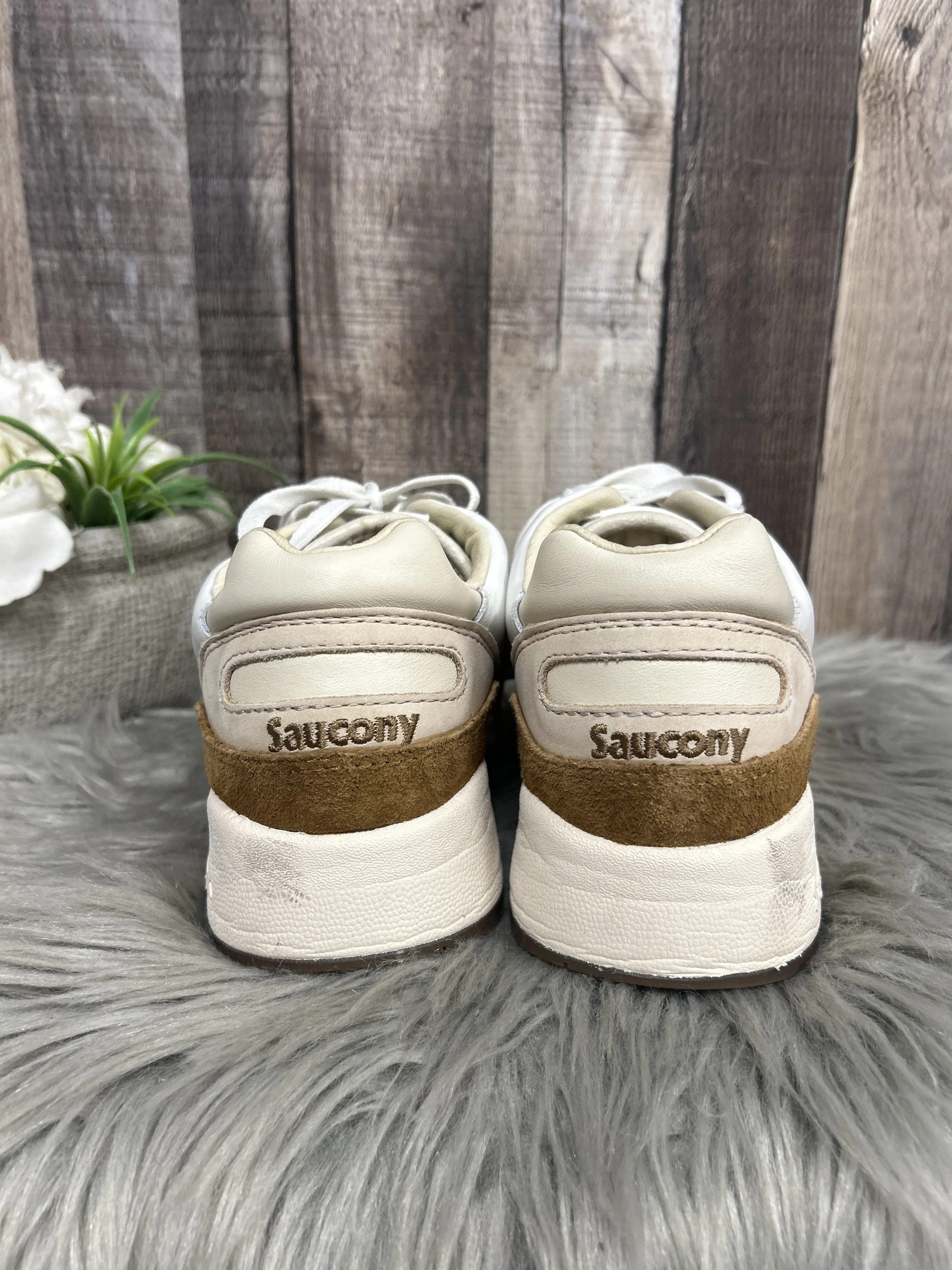 Shoes Athletic By Sacouny  Size: 8