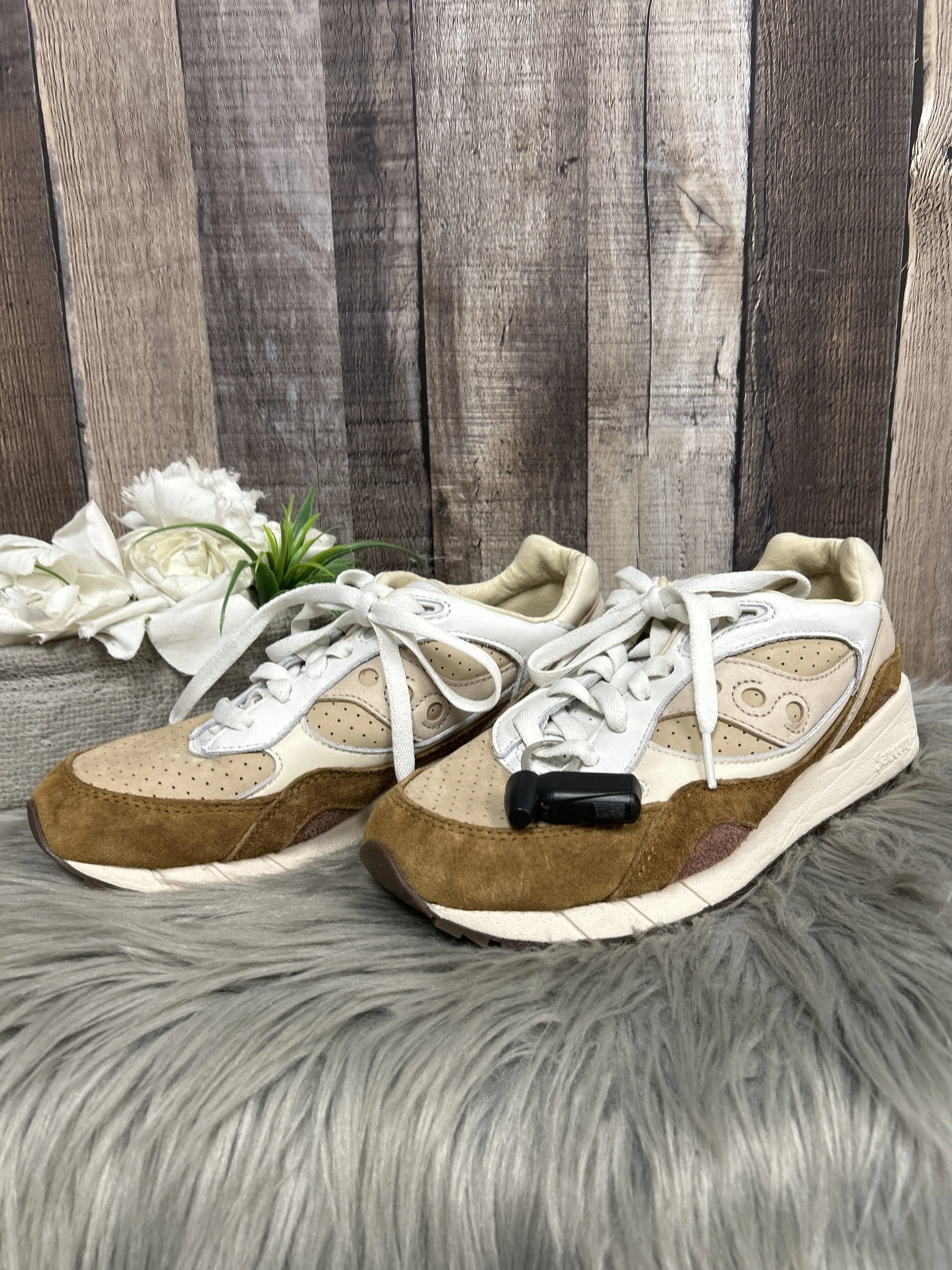 Shoes Athletic By Sacouny  Size: 8