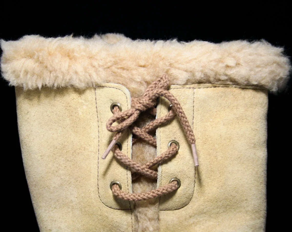Size 7 W Taupe Suede Boots - Hippie 1960s Deadstock - Light Tan Beige Leather - Lace Up Sides - Fall Winter Shoes - Cozy Faux Fur Lining