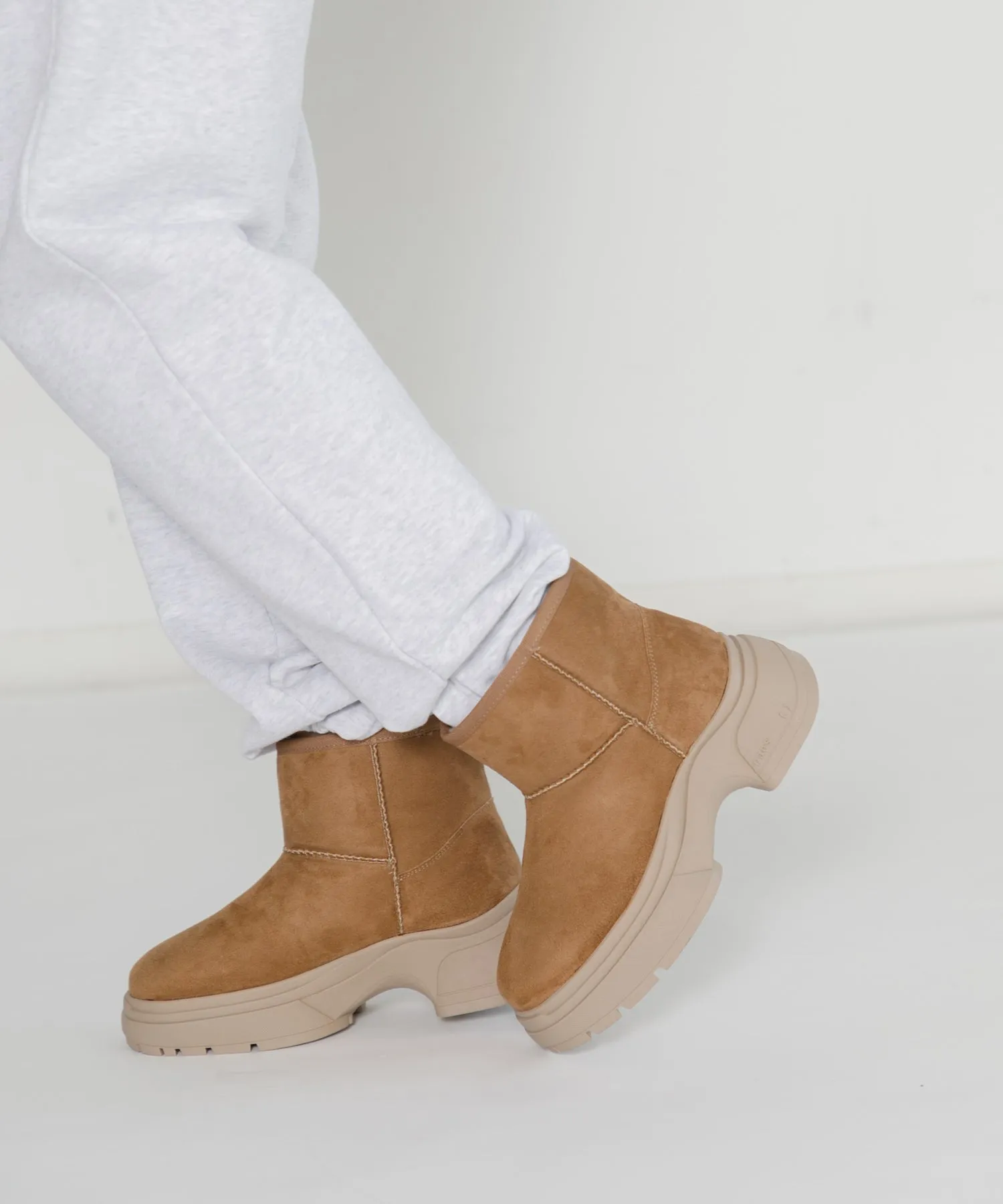 【WOMEN】PAES Short Basic Fur Boots